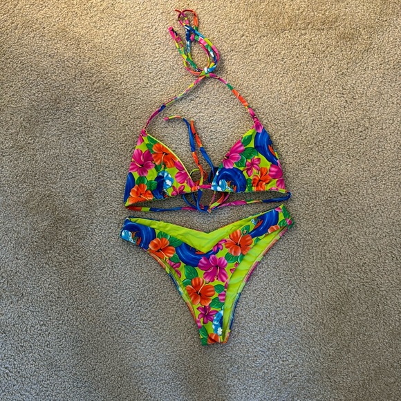 Frankie’s bikini set - Picture 2 of 4